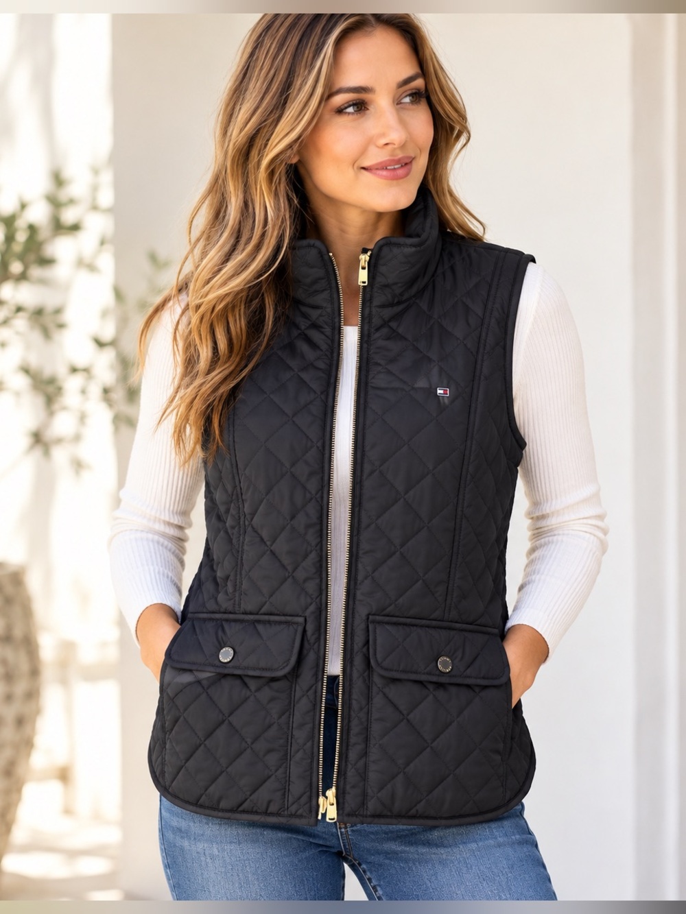 Tommy Hilfiger Women’s Black Quilted Vest Size Small Gold Zip Puffer